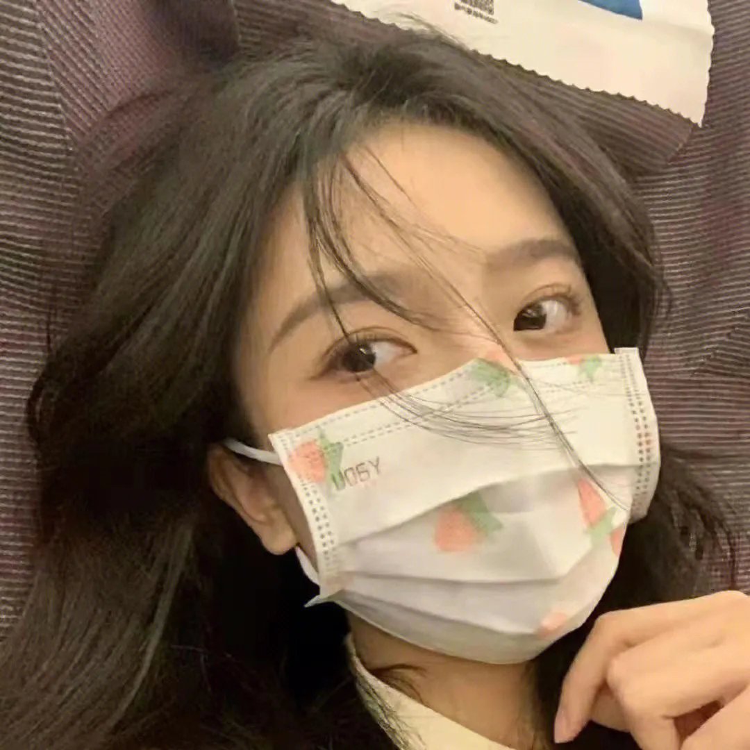 隔楼女孩：我们之间的层距